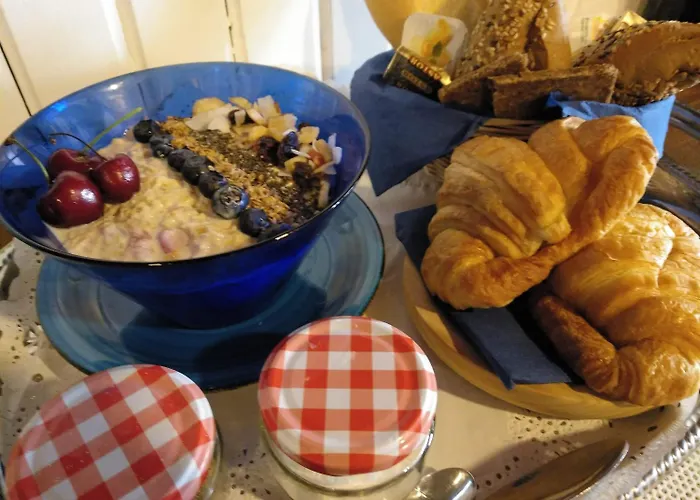 Zhimbad B&B By The Sea Frühstückspension