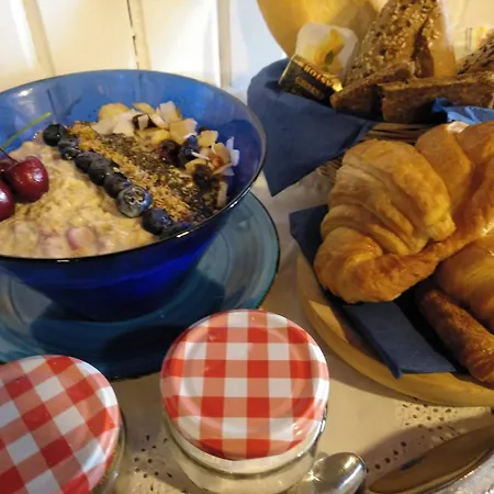 Zhimbad By The Sea Bed & Breakfast